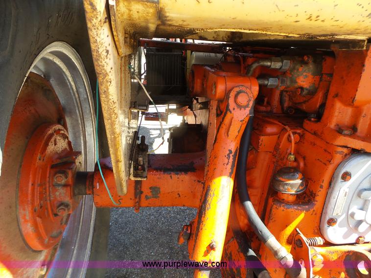 image for item L7157 1965 Case 930 tractor