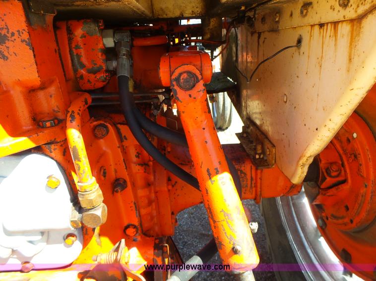 image for item L7157 1965 Case 930 tractor