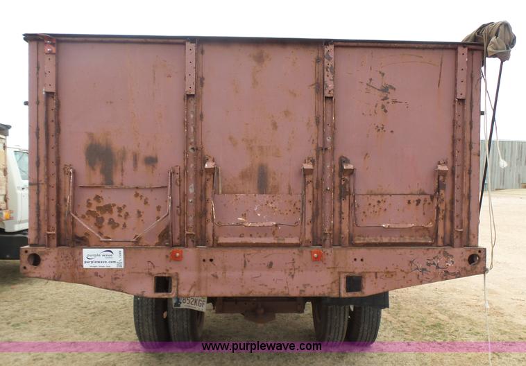 image for item L7249 1970 Ford F600 grain truck