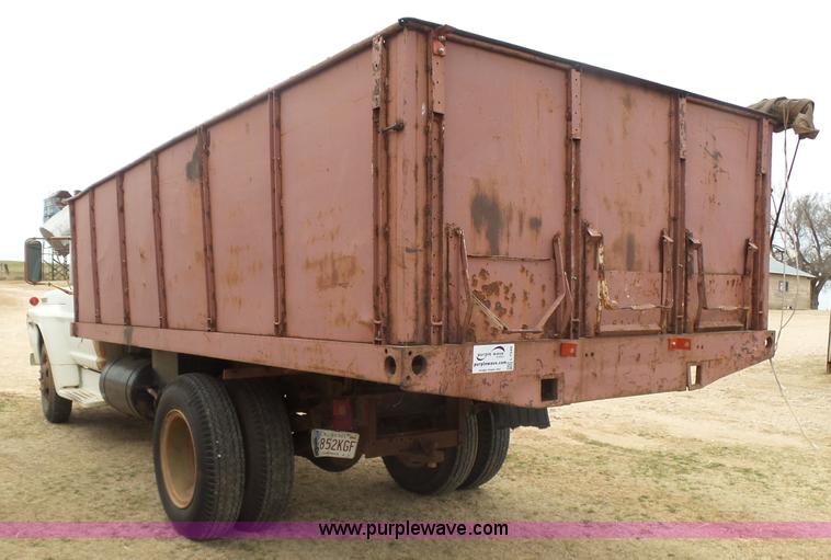image for item L7249 1970 Ford F600 grain truck