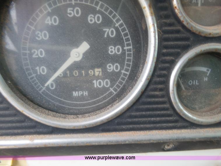 image for item L7249 1970 Ford F600 grain truck