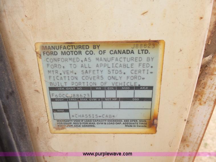 image for item L7249 1970 Ford F600 grain truck