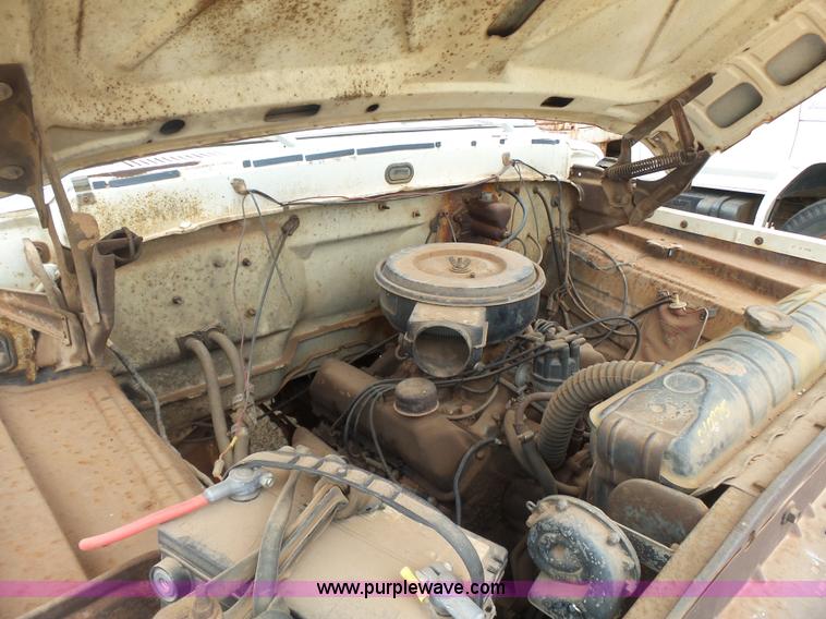 image for item L7249 1970 Ford F600 grain truck