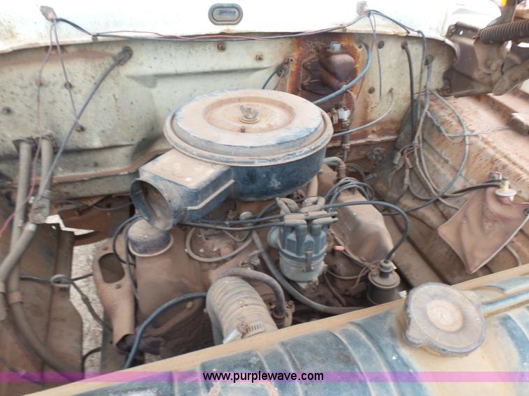 image for item L7249 1970 Ford F600 grain truck