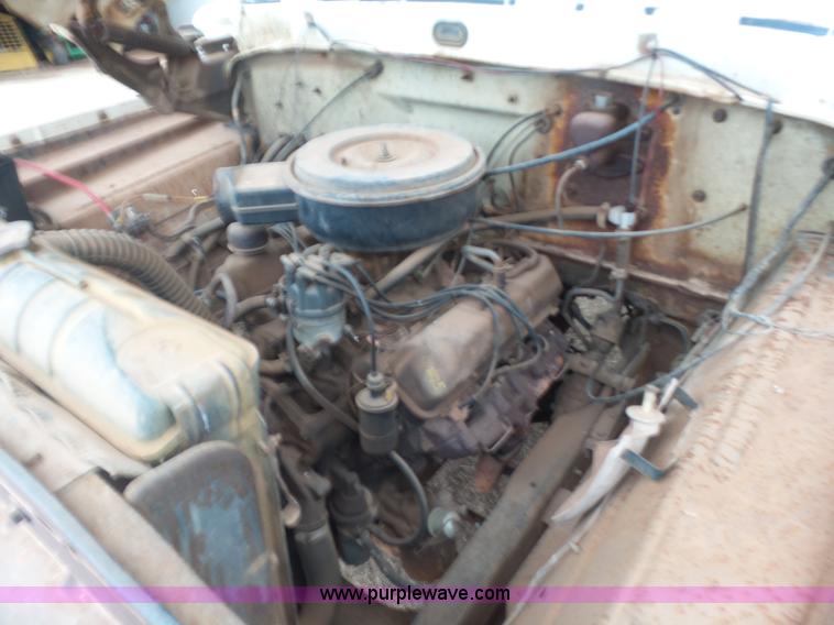 image for item L7249 1970 Ford F600 grain truck