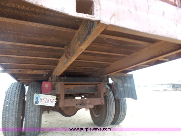 image for item L7249 1970 Ford F600 grain truck