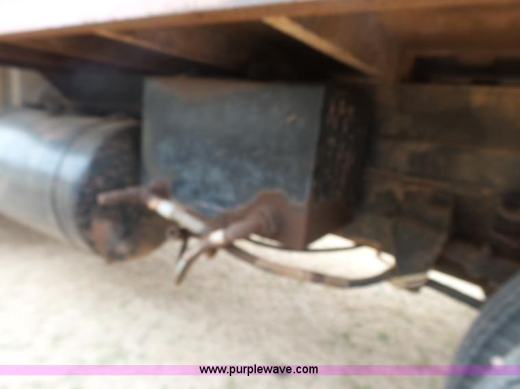 image for item L7249 1970 Ford F600 grain truck