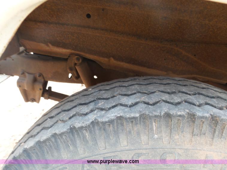 image for item L7249 1970 Ford F600 grain truck