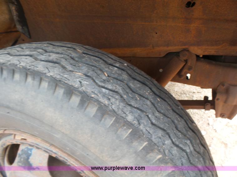 image for item L7249 1970 Ford F600 grain truck