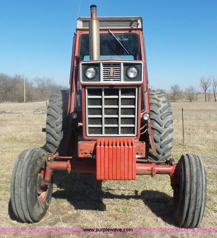image for item L7286 1975 International 1066 Turbo tractor