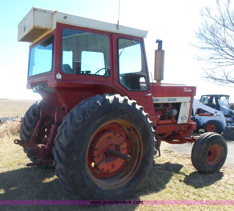 image for item L7286 1975 International 1066 Turbo tractor