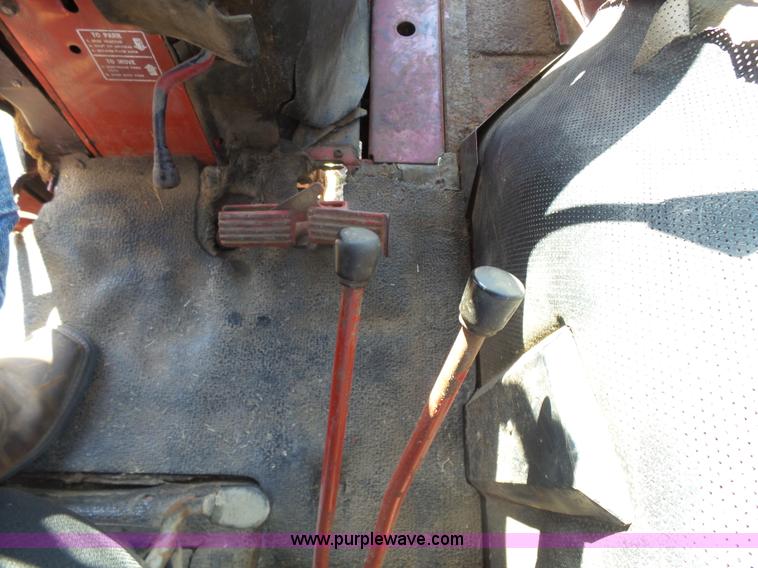 image for item L7286 1975 International 1066 Turbo tractor