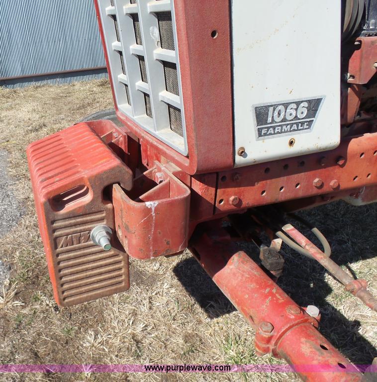 image for item L7286 1975 International 1066 Turbo tractor