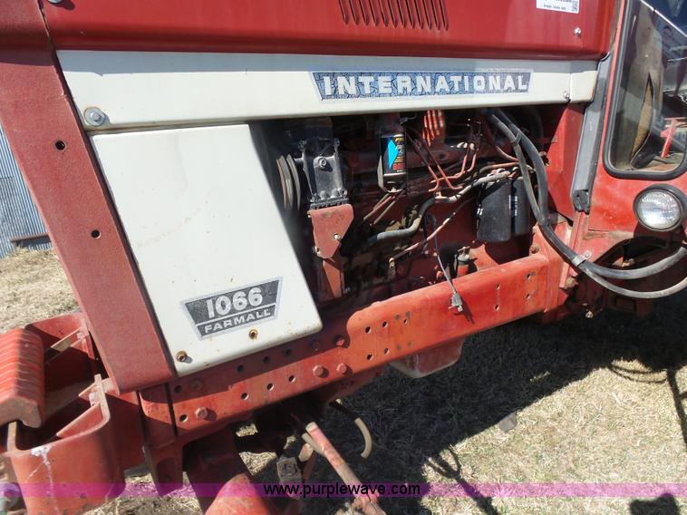 image for item L7286 1975 International 1066 Turbo tractor