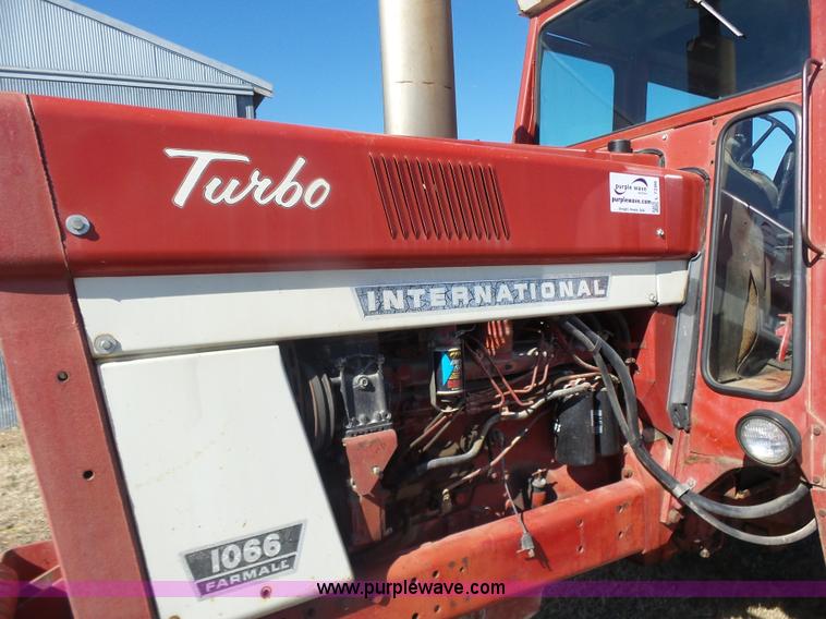 image for item L7286 1975 International 1066 Turbo tractor