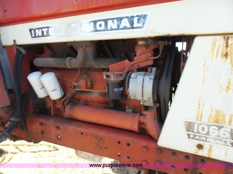 image for item L7286 1975 International 1066 Turbo tractor