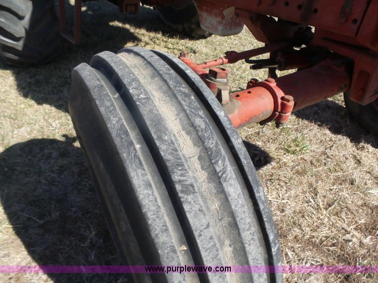 image for item L7286 1975 International 1066 Turbo tractor