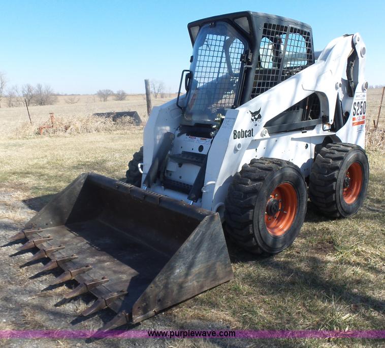 image for item L7287 2002 Bobcat S250 Turbo skid steer