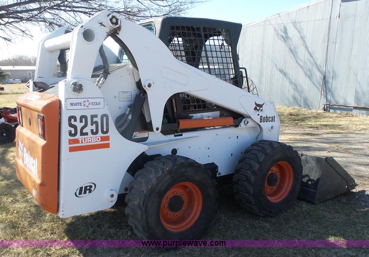 image for item L7287 2002 Bobcat S250 Turbo skid steer