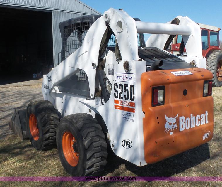 image for item L7287 2002 Bobcat S250 Turbo skid steer