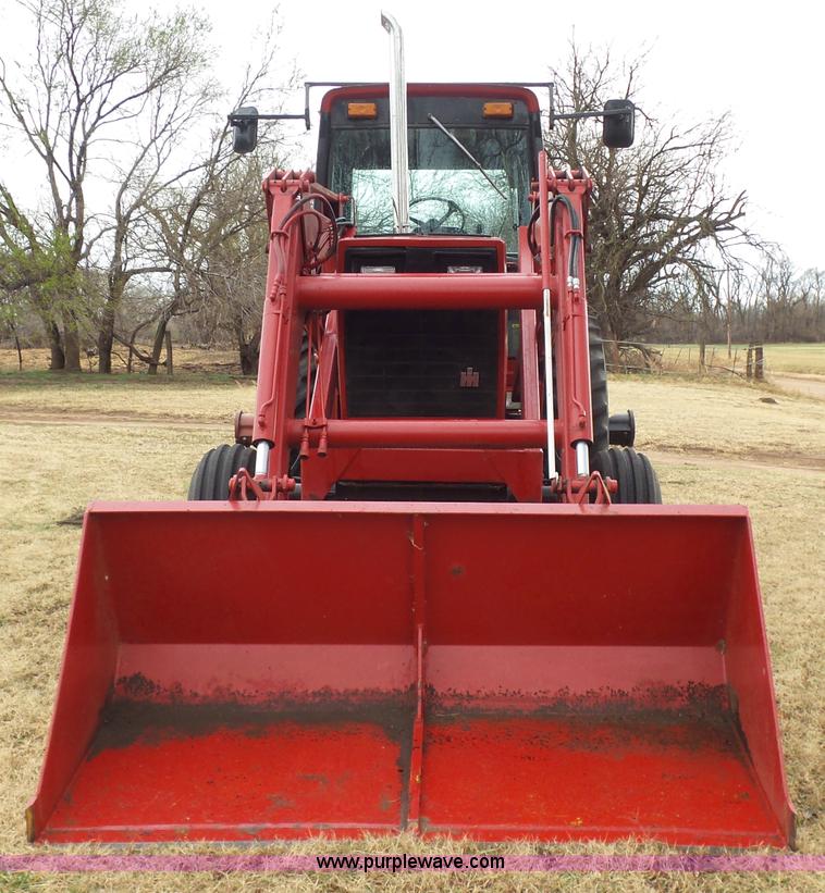 image for item L7300 1982 International 5088 tractor