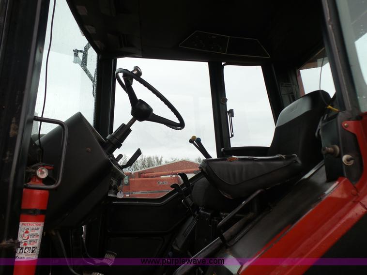 image for item L7300 1982 International 5088 tractor