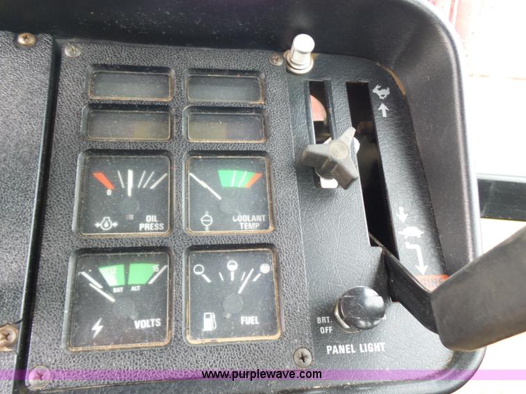 image for item L7300 1982 International 5088 tractor