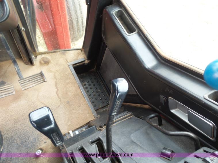 image for item L7300 1982 International 5088 tractor