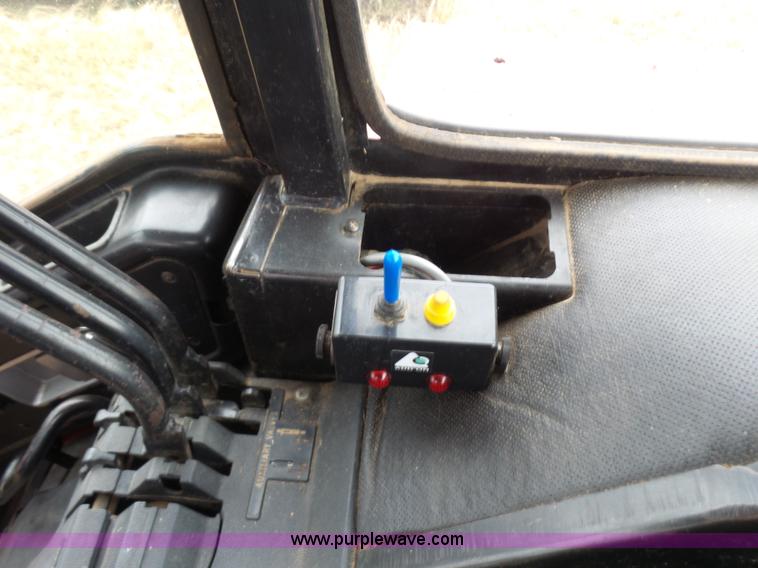 image for item L7300 1982 International 5088 tractor