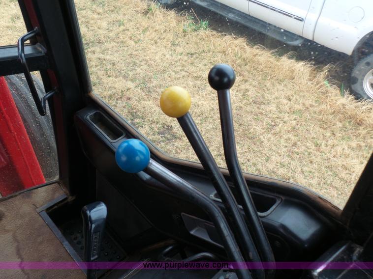 image for item L7300 1982 International 5088 tractor