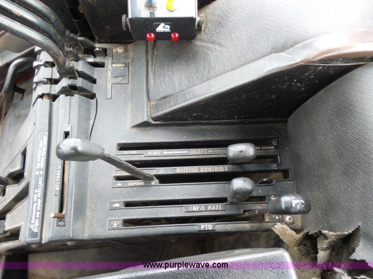 image for item L7300 1982 International 5088 tractor