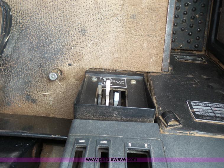 image for item L7300 1982 International 5088 tractor