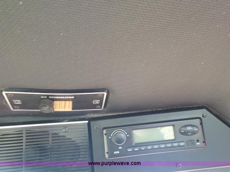 image for item L7300 1982 International 5088 tractor