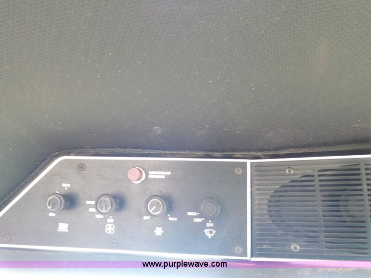 image for item L7300 1982 International 5088 tractor