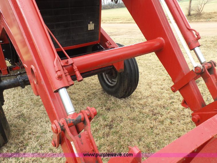 image for item L7300 1982 International 5088 tractor