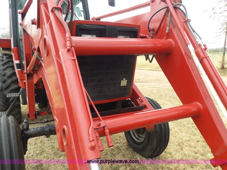 image for item L7300 1982 International 5088 tractor