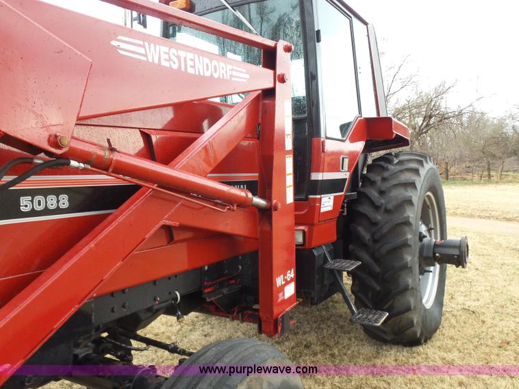 image for item L7300 1982 International 5088 tractor