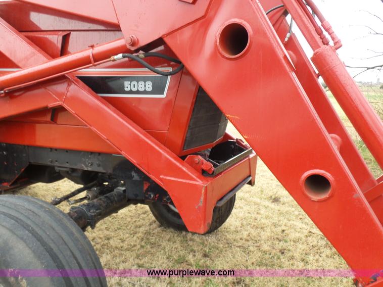 image for item L7300 1982 International 5088 tractor