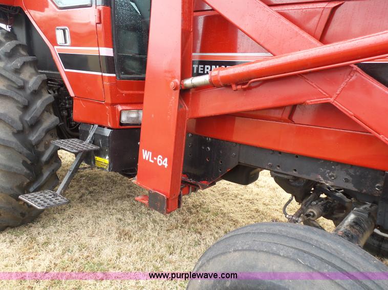 image for item L7300 1982 International 5088 tractor