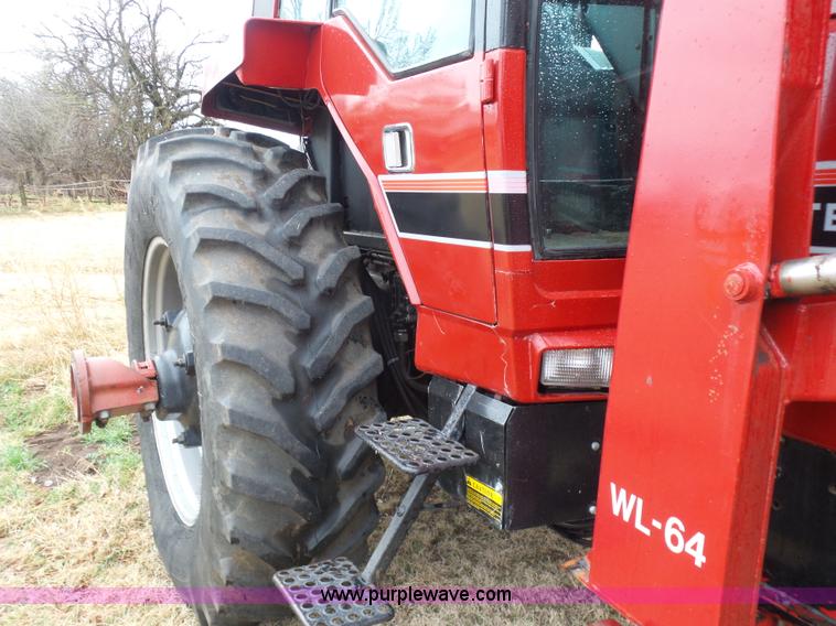 image for item L7300 1982 International 5088 tractor