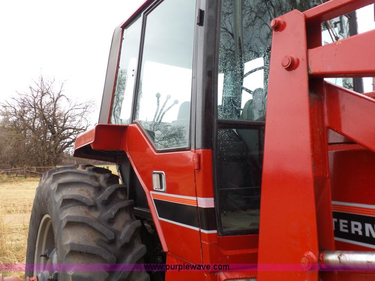 image for item L7300 1982 International 5088 tractor