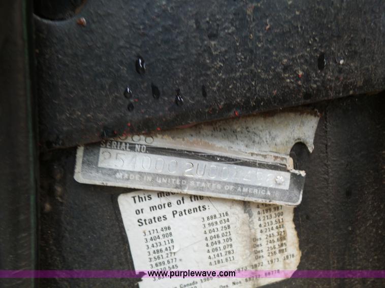 image for item L7300 1982 International 5088 tractor