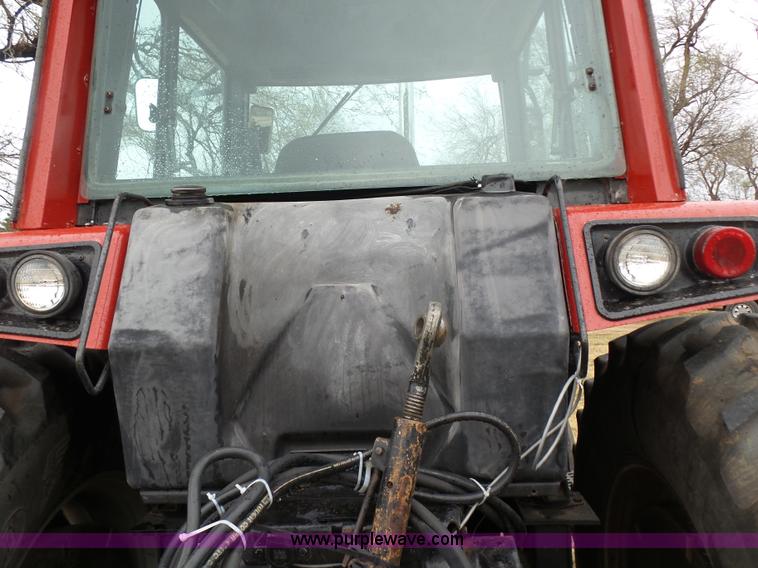 image for item L7300 1982 International 5088 tractor