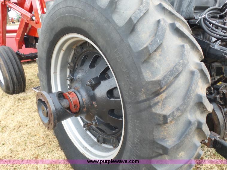 image for item L7300 1982 International 5088 tractor