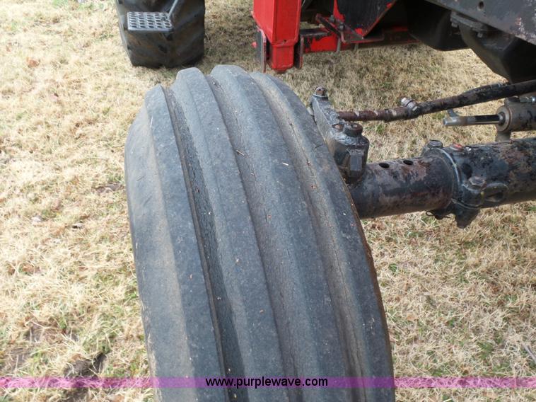 image for item L7300 1982 International 5088 tractor