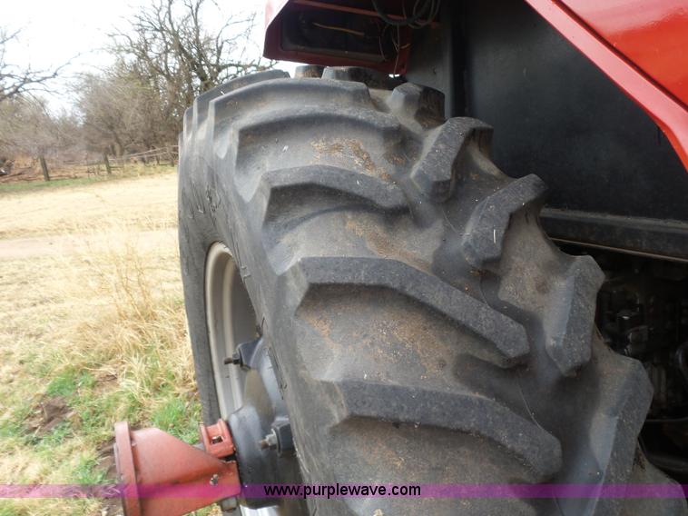 image for item L7300 1982 International 5088 tractor