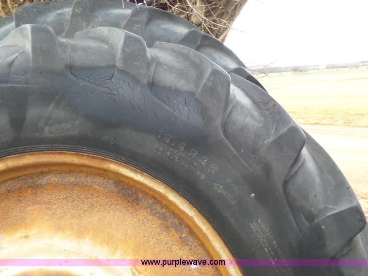 image for item L7300 1982 International 5088 tractor