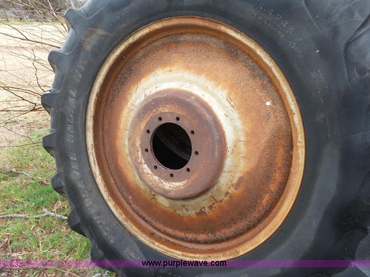 image for item L7300 1982 International 5088 tractor