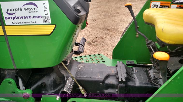 image for item L7317 2005 John Deere 5103 tractor