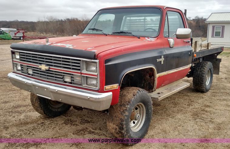 image for item L7318 1984 Chevrolet Silverado C10 flatbed pickup truck